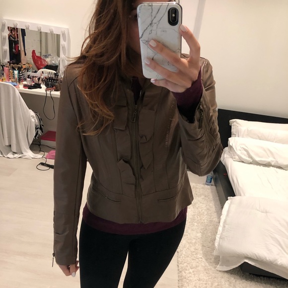 ✨Brown Ruffled Jacket - Picture 1 of 6